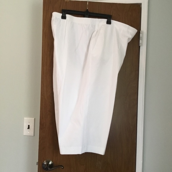 Alfred Dunner Women’s White Capris Size 24W - Picture 1 of 3